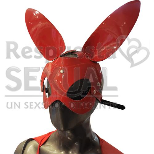 Mascara en cuerina roja de conejo